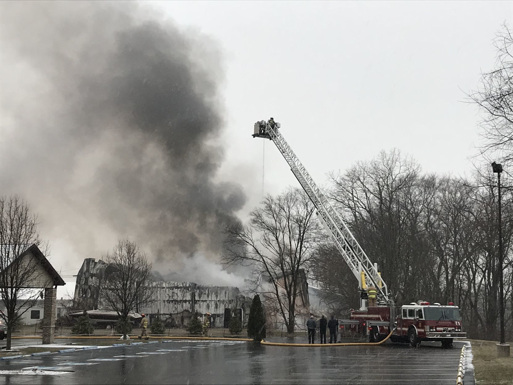 Part of Lincolnway shut down as Valparaiso firefighters battle blaze at commercial building